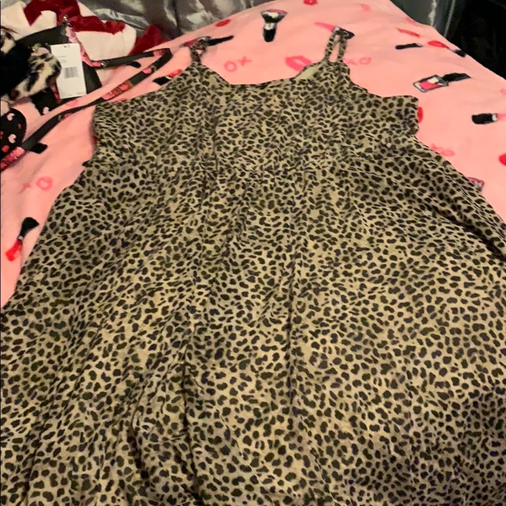 Chiffon leopard midi dress